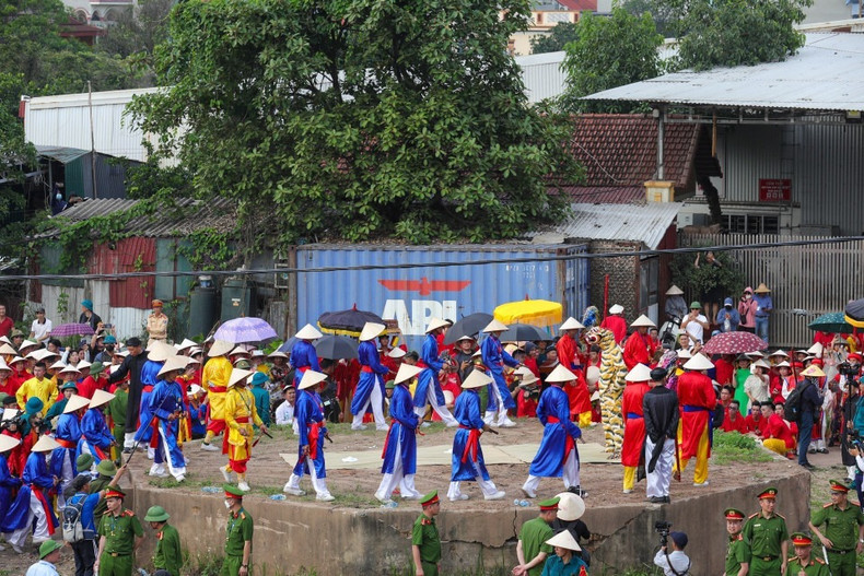 扶董天王庙会于2010年11月16日被联合国教科文组织列入《人类口头与非物质文化遗产代表作名录》。 扶董天王庙会于2010年11月16日被联合国教科文组织列入《人类口头与非物质文化遗产代表作名录》。