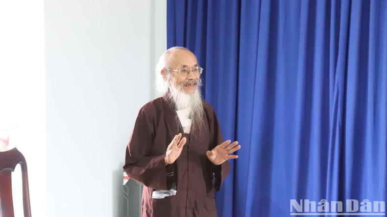 阮如意先生感谢《人民报》社、赞助单位及各级政府的关心。 阮如意先生感谢《人民报》社、赞助单位及各级政府的关心。