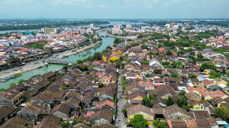 会安古镇坐落于淮江畔,其建筑古老而富有诗意,给游客留下深刻的印象。 会安古镇坐落于淮江畔,其建筑古老而富有诗意,给游客留下深刻的印象。