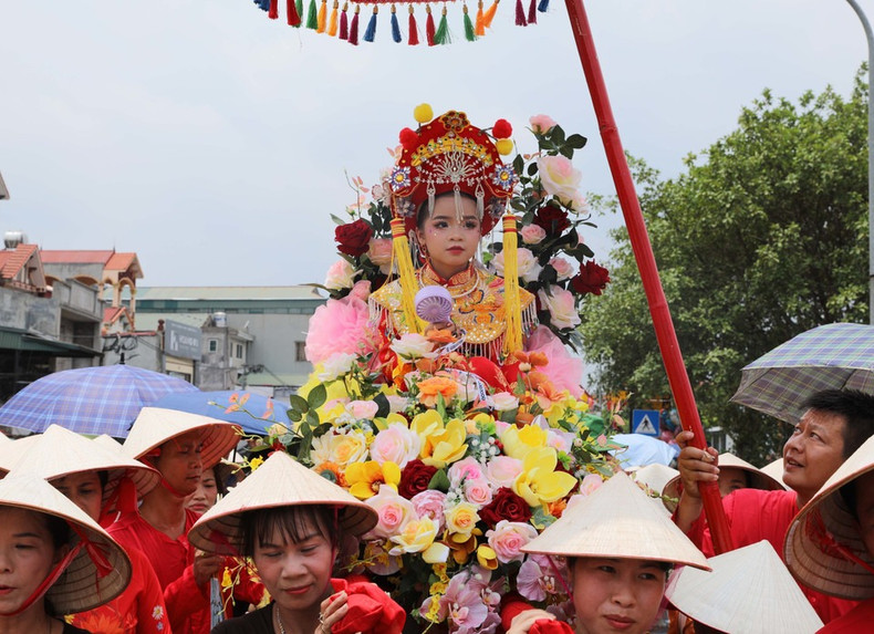 荣圣庙会的目的是继承与发挥被联合国教科文组织所承认的人类非物质文化遗产的文化精髓,向社会,尤其是年轻一代教育与宣传关于老前辈们在建国卫国事业所作出的贡献。 荣圣庙会的目的是继承与发挥被联合国教科文组织所承认的人类非物质文化遗产的文化精髓,向社会,尤其是年轻一代教育与宣传关于老前辈们在建国卫国事业所作出的贡献。