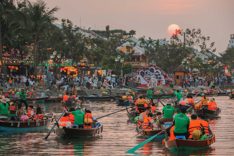 会安正致力于发展成为“生态-文化-旅游”城市。 会安正致力于发展成为“生态-文化-旅游”城市。