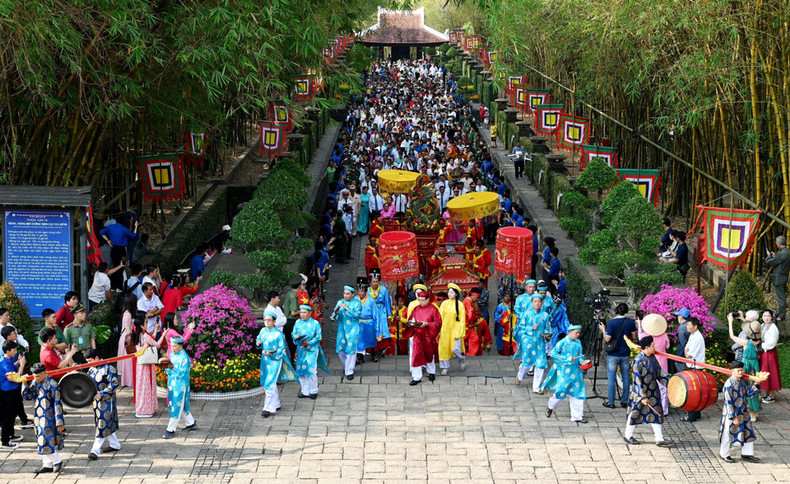 2025年4月7日(即农历三月初十),胡志明市市委、市人民议会、市人民委员会和越南祖国阵线胡志明市委员会在胡志明市民族文化历史公园雄王纪念堂隆重举行雄王祭祖仪式。 2025年4月7日(即农历三月初十),胡志明市市委、市人民议会、市人民委员会和越南祖国阵线胡志明市委员会在胡志明市民族文化历史公园雄王纪念堂隆重举行雄王祭祖仪式。