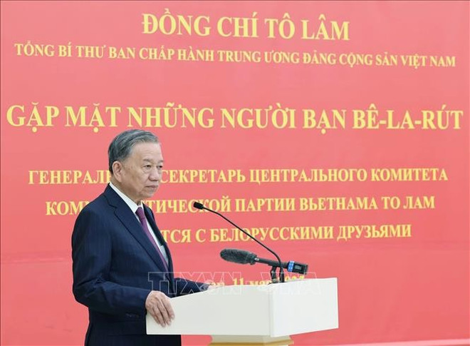 苏林总书记在见面会上发表讲话。 苏林总书记在见面会上发表讲话。