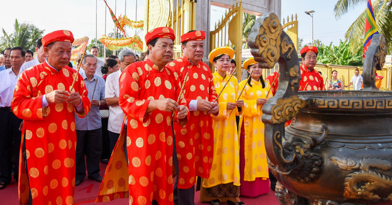 祭祖仪式体现了越南民族传统美德。 祭祖仪式体现了越南民族传统美德。