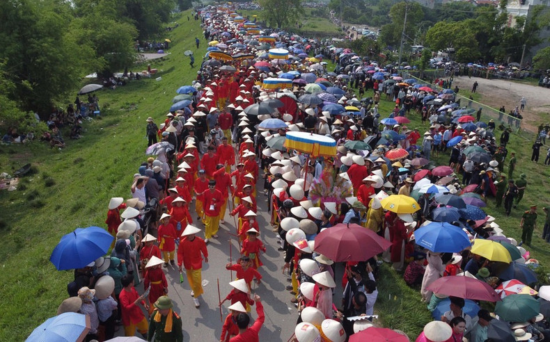 荣圣庙框架内,重演荣圣军队大获全胜场景。 荣圣庙框架内,重演荣圣军队大获全胜场景。