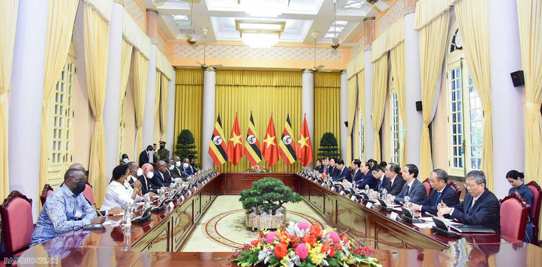 国家主席阮春福与约韦里·卡古塔·穆塞韦尼总统在主席府举行了会谈。 国家主席阮春福与约韦里·卡古塔·穆塞韦尼总统在主席府举行了会谈。