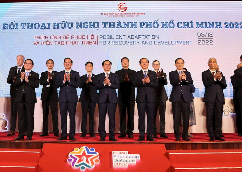 第一次胡志明市友好对话会。