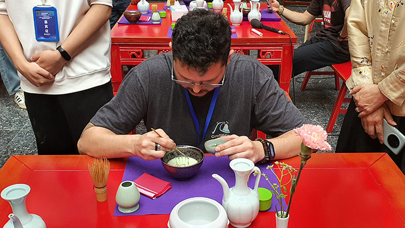 体验宋代点茶。 体验宋代点茶。