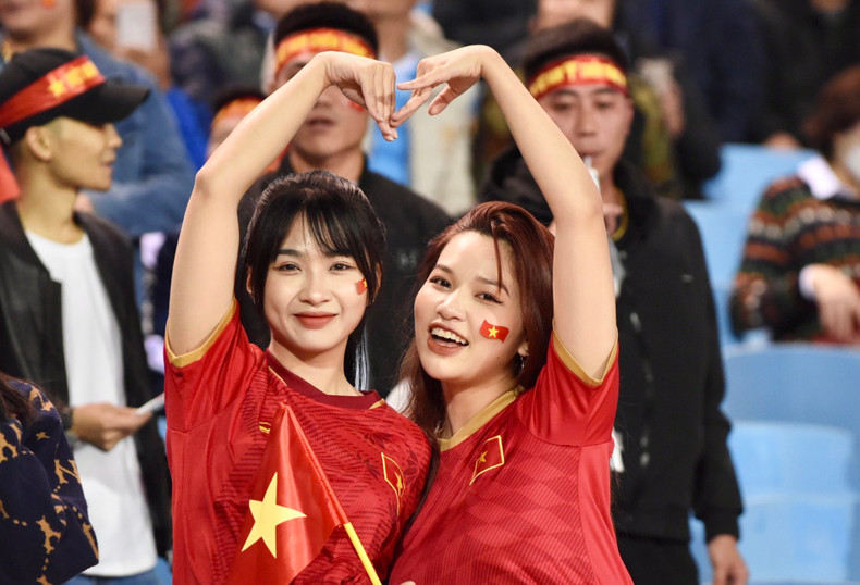 越南球迷积极助威。