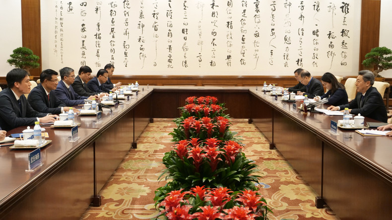 阮辉进院长会见中共中央政治局委员、中央政法委书记陈文清。 阮辉进院长会见中共中央政治局委员、中央政法委书记陈文清。