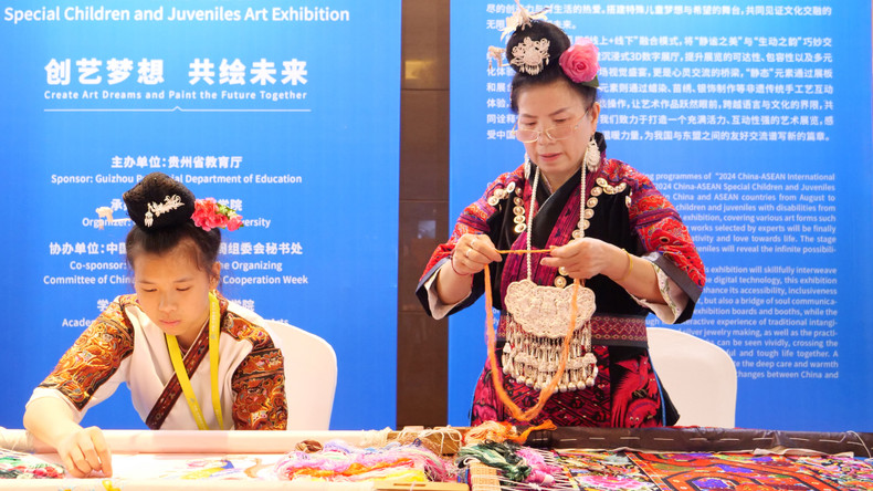 推介传统刺绣艺术。 推介传统刺绣艺术。