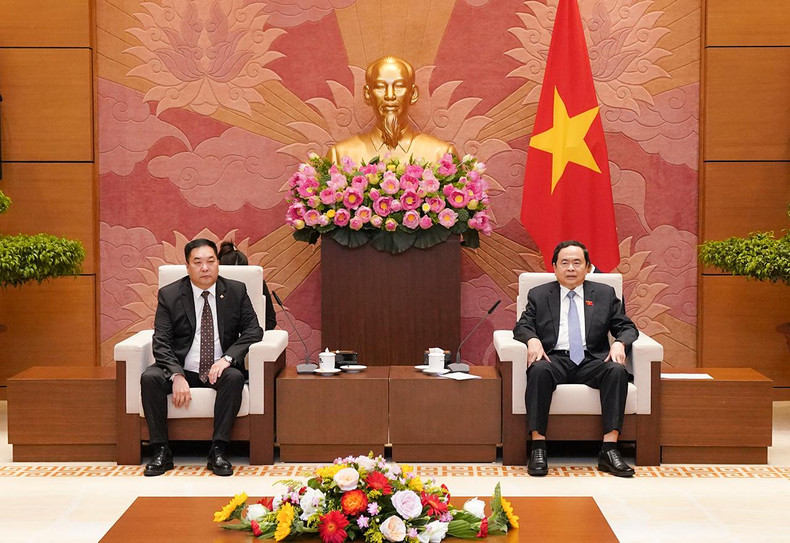 国会常务副主席陈青敏会见蒙古图夫省省长Ts.Jambalsure。 国会常务副主席陈青敏会见蒙古图夫省省长Ts.Jambalsure。