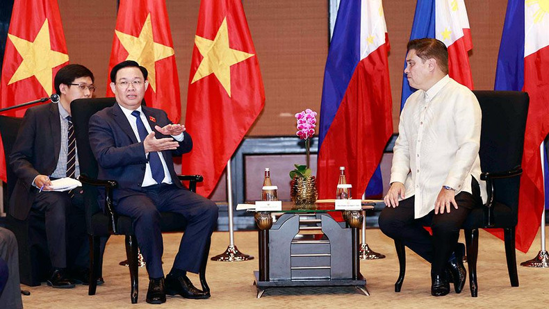 国会主席王廷惠与胡安·祖比里议长举行会谈。 国会主席王廷惠与胡安·祖比里议长举行会谈。