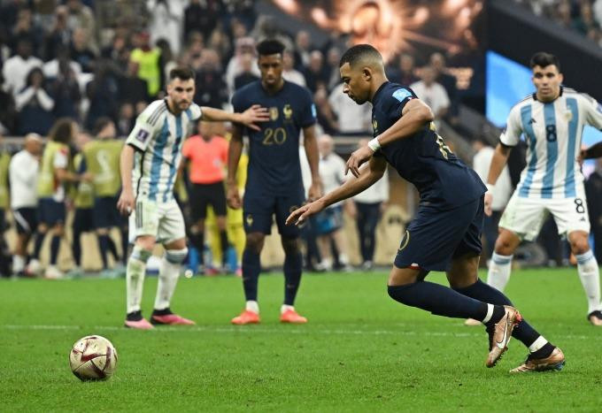 基利安•姆巴佩点球主罚命中。 基利安•姆巴佩点球主罚命中。