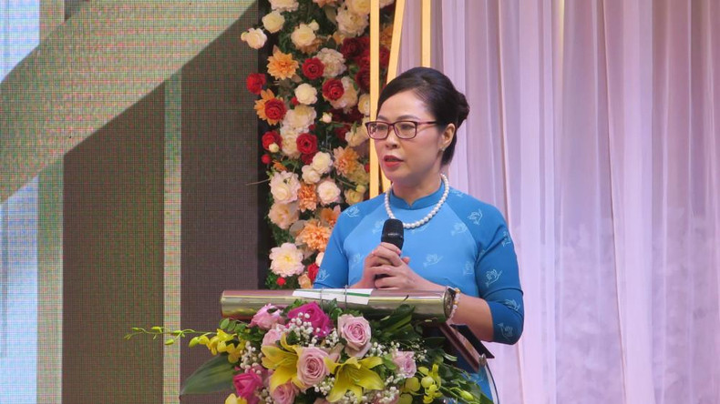海防市妇女联合会主席武氏金莲发言。 海防市妇女联合会主席武氏金莲发言。