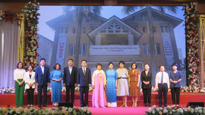 与会代表合影。 与会代表合影。