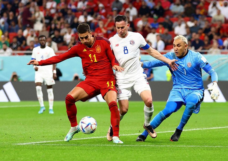 西班牙队场面上占据绝对优势。 西班牙队场面上占据绝对优势。