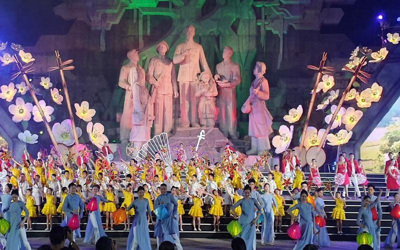 越南岱族、侬族、傣族的天曲荣获联合国教科文组织颁发的人类非物质文化遗产证书。 越南岱族、侬族、傣族的天曲荣获联合国教科文组织颁发的人类非物质文化遗产证书。