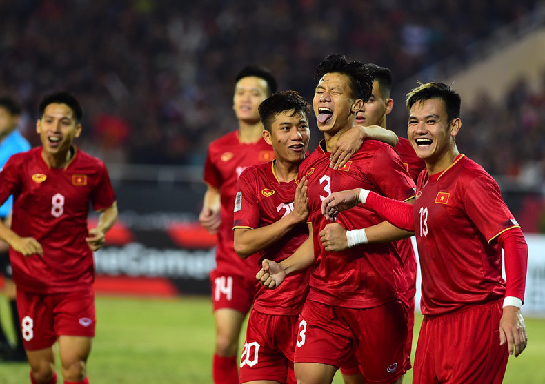 越南队庆祝进球。
