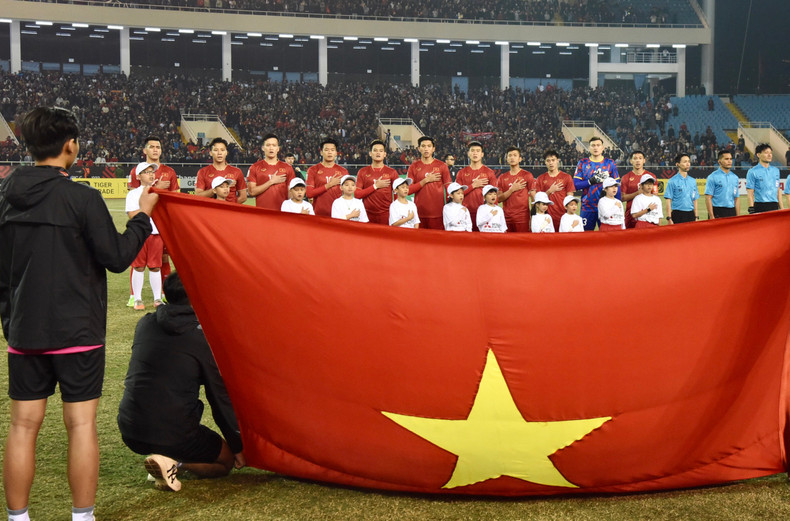 越南国歌奏响。