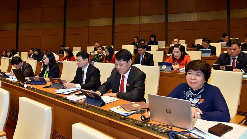 国会代表出席会议。 国会代表出席会议。