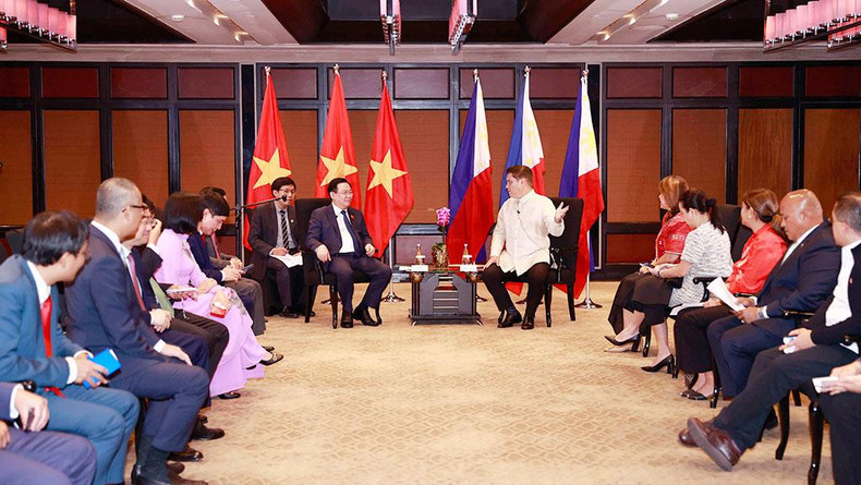 国会主席王廷惠与胡安·祖比里议长举行会谈。 国会主席王廷惠与胡安·祖比里议长举行会谈。