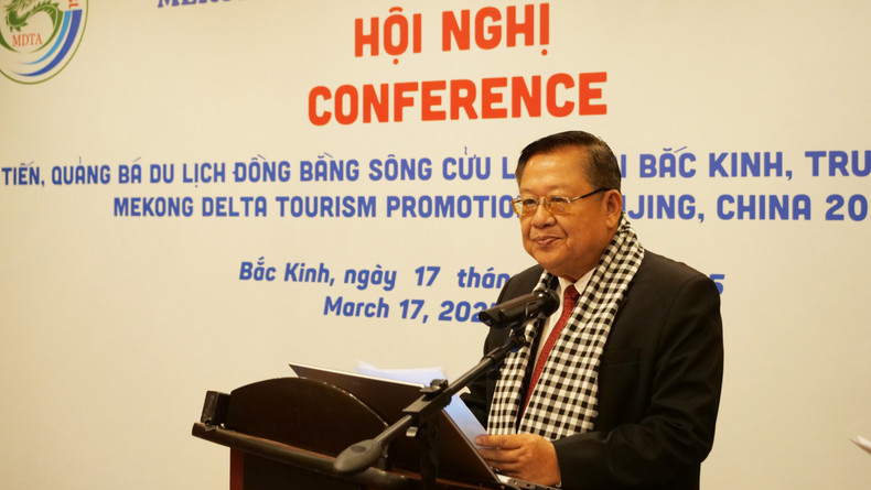 越南九龙江三角洲旅游协会主席陈越坊致开幕词。 越南九龙江三角洲旅游协会主席陈越坊致开幕词。