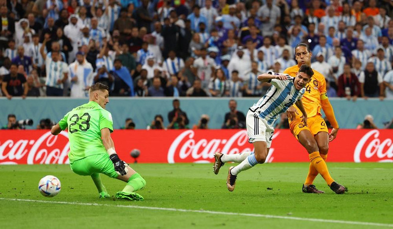 纳韦尔•莫利纳破门瞬间。