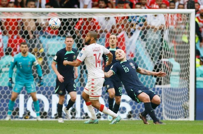 突尼斯队一次进攻。 突尼斯队一次进攻。