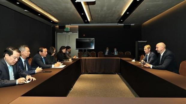 受国际奥委会主席的委托,国际奥委会奥林匹克团结及国家奥委会关系部主任詹姆斯麦克劳德与阮文雄部长举行座谈。 受国际奥委会主席的委托,国际奥委会奥林匹克团结及国家奥委会关系部主任詹姆斯麦克劳德与阮文雄部长举行座谈。