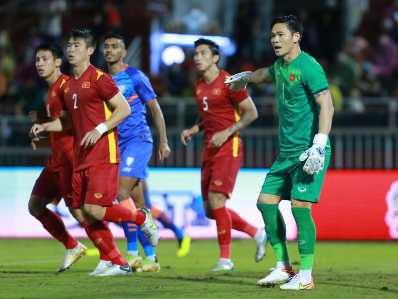 越南后卫在比赛中表现不俗。 越南后卫在比赛中表现不俗。