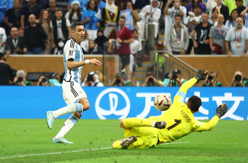 安赫尔•迪马利亚破门瞬间。 安赫尔•迪马利亚破门瞬间。