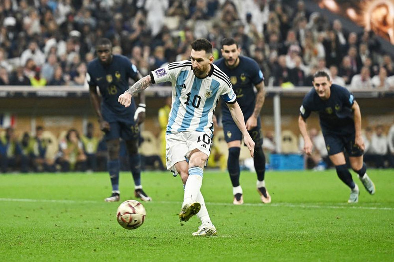 梅西主罚命中。 梅西主罚命中。