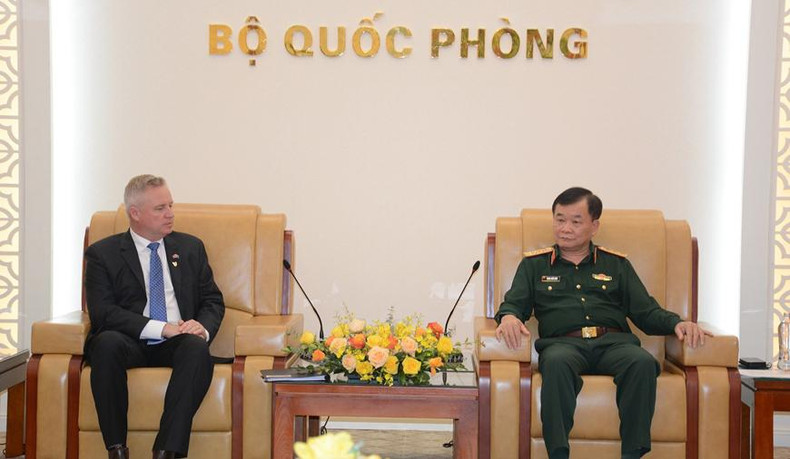 黄春战上将会见澳大利亚塔斯马尼亚州州长杰里米·罗克利夫。 黄春战上将会见澳大利亚塔斯马尼亚州州长杰里米·罗克利夫。