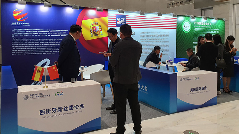 西班牙新丝路协会和美国国际商会展位。 西班牙新丝路协会和美国国际商会展位。