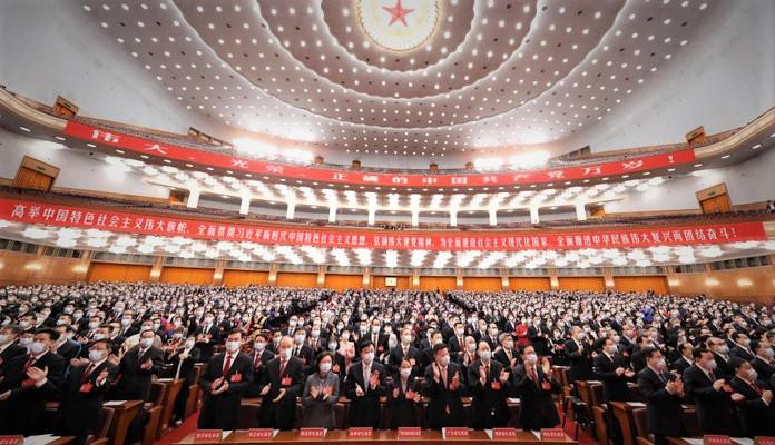 出席闭幕会的代表。(图源:新华社) 出席闭幕会的代表。(图源:新华社)