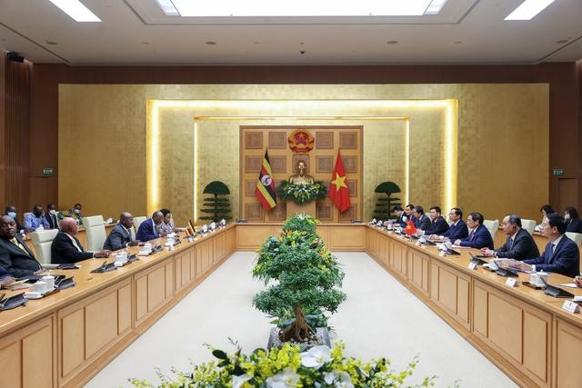 范明正总理会见约韦里•卡古塔•穆塞韦尼总统。 范明正总理会见约韦里•卡古塔•穆塞韦尼总统。