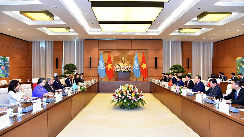 国会主席王廷惠会见联合国秘书长安东尼奥·古特雷斯。 国会主席王廷惠会见联合国秘书长安东尼奥·古特雷斯。