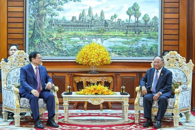 范明正总理会见柬埔寨国会主席韩桑林。 范明正总理会见柬埔寨国会主席韩桑林。