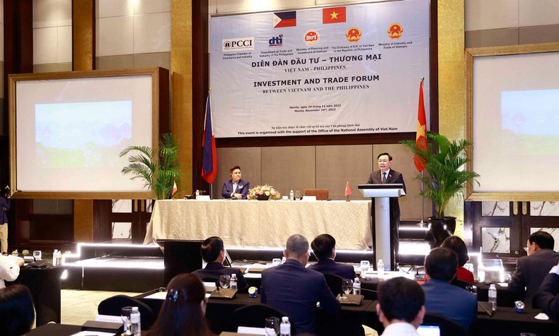 国会主席王廷惠在论坛上发表讲话。 国会主席王廷惠在论坛上发表讲话。