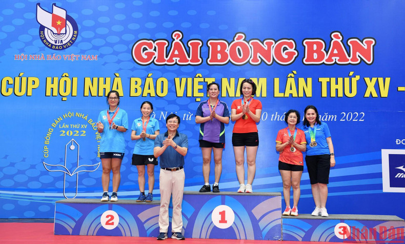 女子双打奖颁奖仪式。 女子双打奖颁奖仪式。