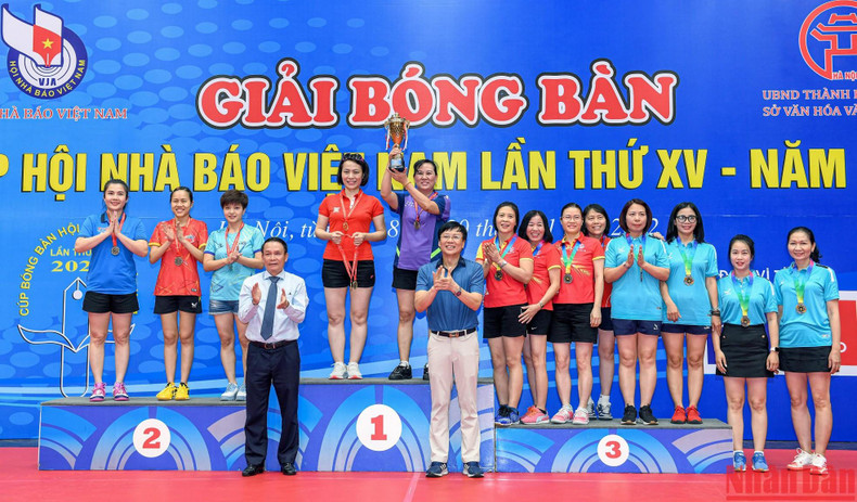 女子团体奖颁奖仪式。 女子团体奖颁奖仪式。