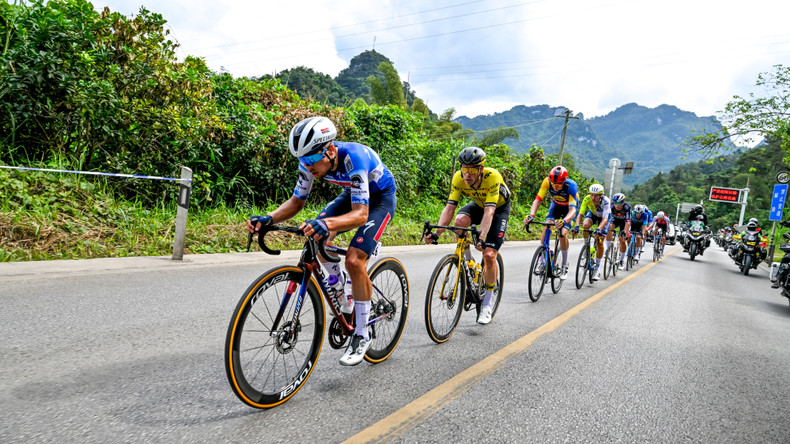 本届赛事增加了山路和丘陵赛段,这使赛事总冠军的争夺势必将更加激烈和不可预测。 本届赛事增加了山路和丘陵赛段,这使赛事总冠军的争夺势必将更加激烈和不可预测。