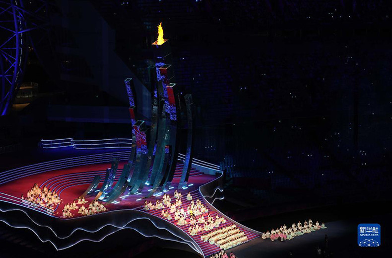 主火炬在闭幕式上缓缓熄灭。