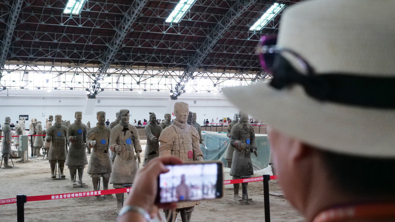 国际媒体代表参观秦始皇兵马俑博物馆。 国际媒体代表参观秦始皇兵马俑博物馆。