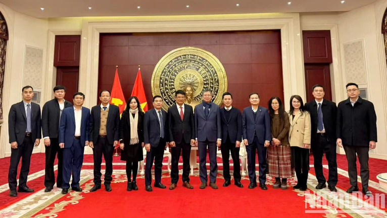 越南最高人民检察院代表团访问越南驻华大使馆。 越南最高人民检察院代表团访问越南驻华大使馆。