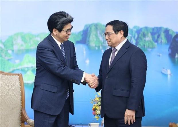 范明正总理与日本国际协力银行行长林信光握手。 范明正总理与日本国际协力银行行长林信光握手。