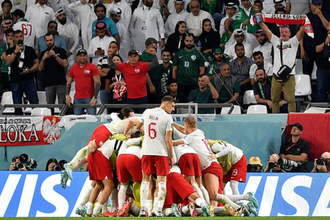 波兰球员们为进球庆祝。 波兰球员们为进球庆祝。