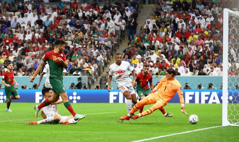 贡萨洛•拉莫斯实现梅开二度。 贡萨洛•拉莫斯实现梅开二度。