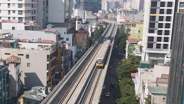 河内市呠至河内火车站轻轨列车试运 时速80公里每小时（组图） ảnh 3